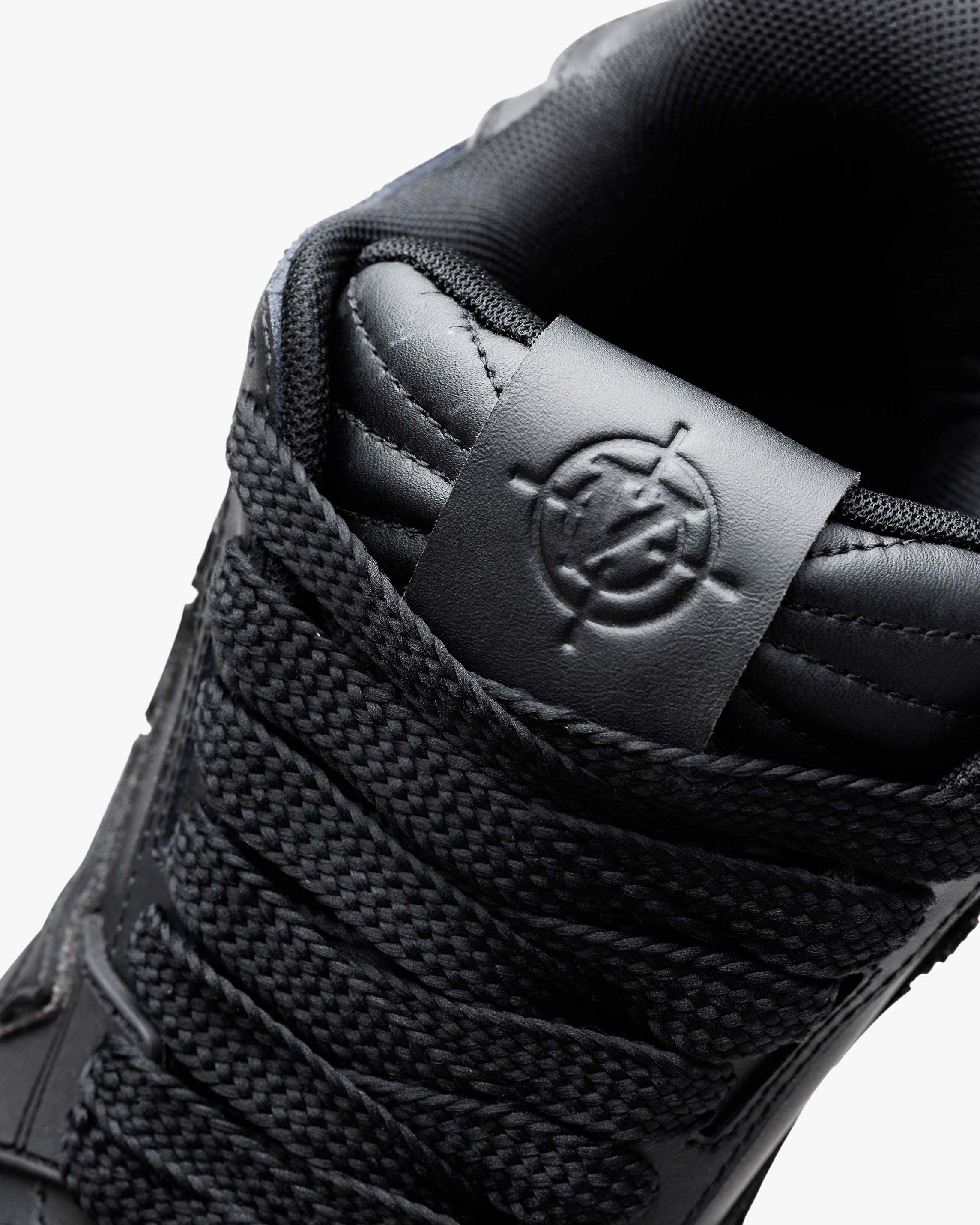 AKIMBO LOWS V2 "PURE BLACK"