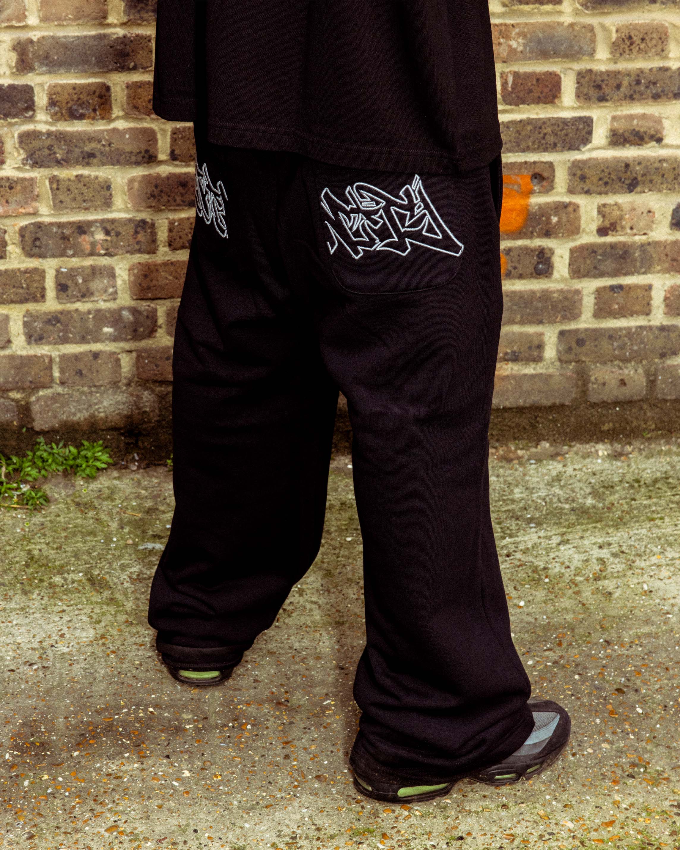 GRAFFITI JOGGER BLACK
