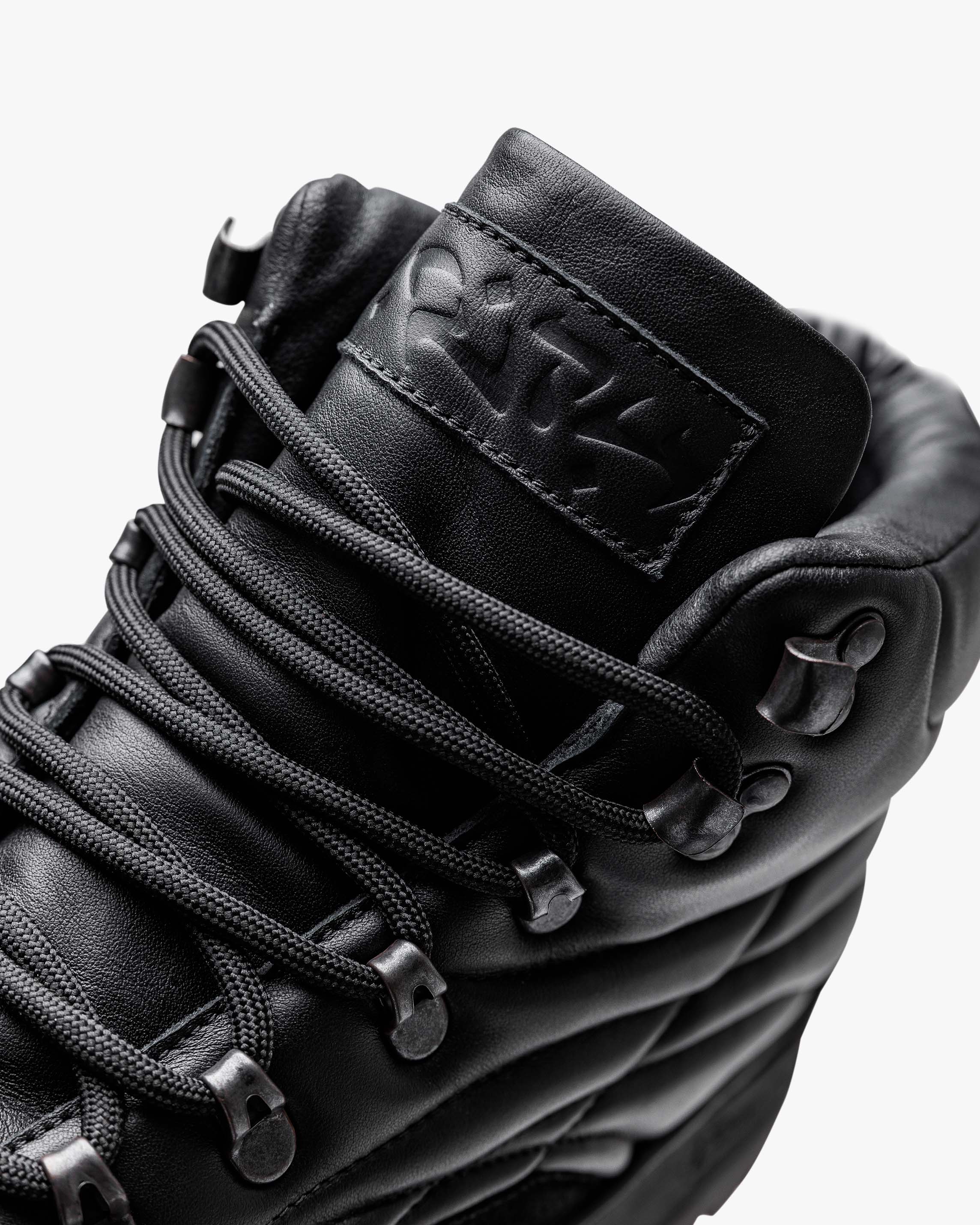 VENTURE HI "TRIPLE BLACK"